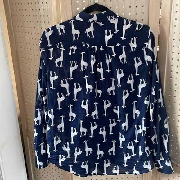 EUC-Medium Talbots navy blue white giraffe print long sleeve button up shirt - Picture 5 of 5